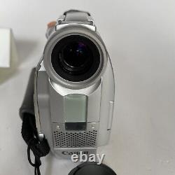 Canon MV300 Pal Video Recorder 200x Digital Zoom HandyCam Camcorder-s360