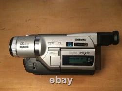 Digital Video Camera Recorder SONY DCR-TRV 120E mit Zubehörpaket