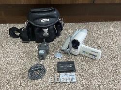 SAMSUNG VP-D372WH Handheld Digital Camera video recorder white with camera bag