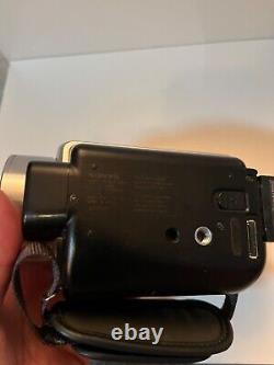 SONY DCR-SR300 Handycam Digital Video Camera Recorder (40GB) Silver TESTED