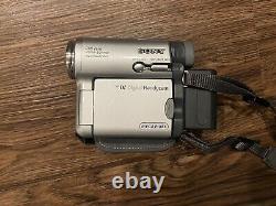 Sony DCR-TRV33 Digital Video Cassette Recorder Carl Zeiss 120X WithAccessories