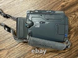 Sony DCR-TRV33 Digital Video Cassette Recorder Carl Zeiss 120X WithAccessories