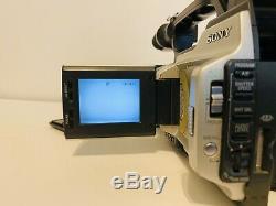 Sony DCR-VX2000 Digital Cam Video Recorder Camcorder miniDV 3CCD With 2 Batteries