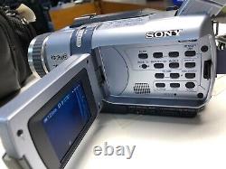 Sony Digital 8 Video Camera Recorder Case Book Charger 3 Batteries Dcr-trv340