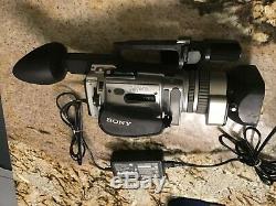 Sony Handycam Digital Camera Video Recorder DCR-VX2000 Plus extras Japan Great