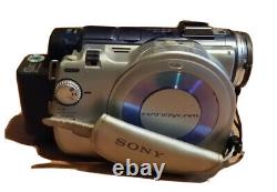 VTG SONY Digital Video Camara Recorder DCR-DVD 300 with Travel Bag 6 Compartments