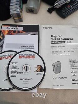 Caméra vidéo numérique Sony très collectionnable avec de nombreux accessoires