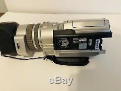 Sony Dcr-vx2000 Numérique Cam Video Recorder Caméscope Minidv 3ccd Avec 2 Piles