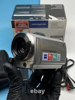 Sony Handycam DCR-SR88E Enregistreur de caméra vidéo numérique argentée