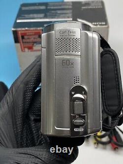 Sony Handycam DCR-SR88E Enregistreur de caméra vidéo numérique argentée