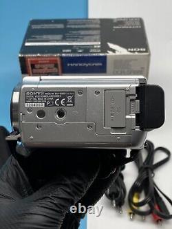 Sony Handycam DCR-SR88E Enregistreur de caméra vidéo numérique argentée