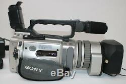 Sony Handycam Video Recorder Appareil Photo Numérique Dcr-vx2000 Avec Chargeur Et À Distance